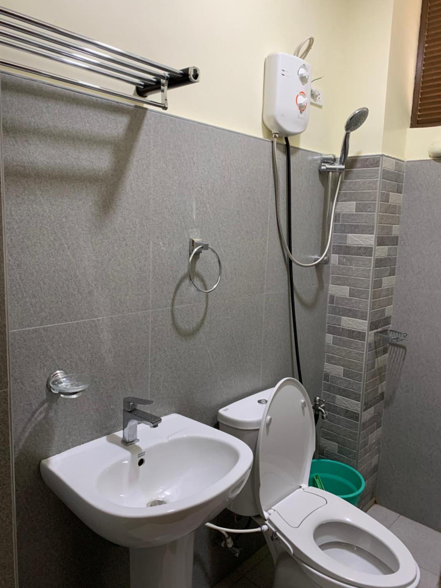 Zl Travelers Inn Batuan 外观 照片