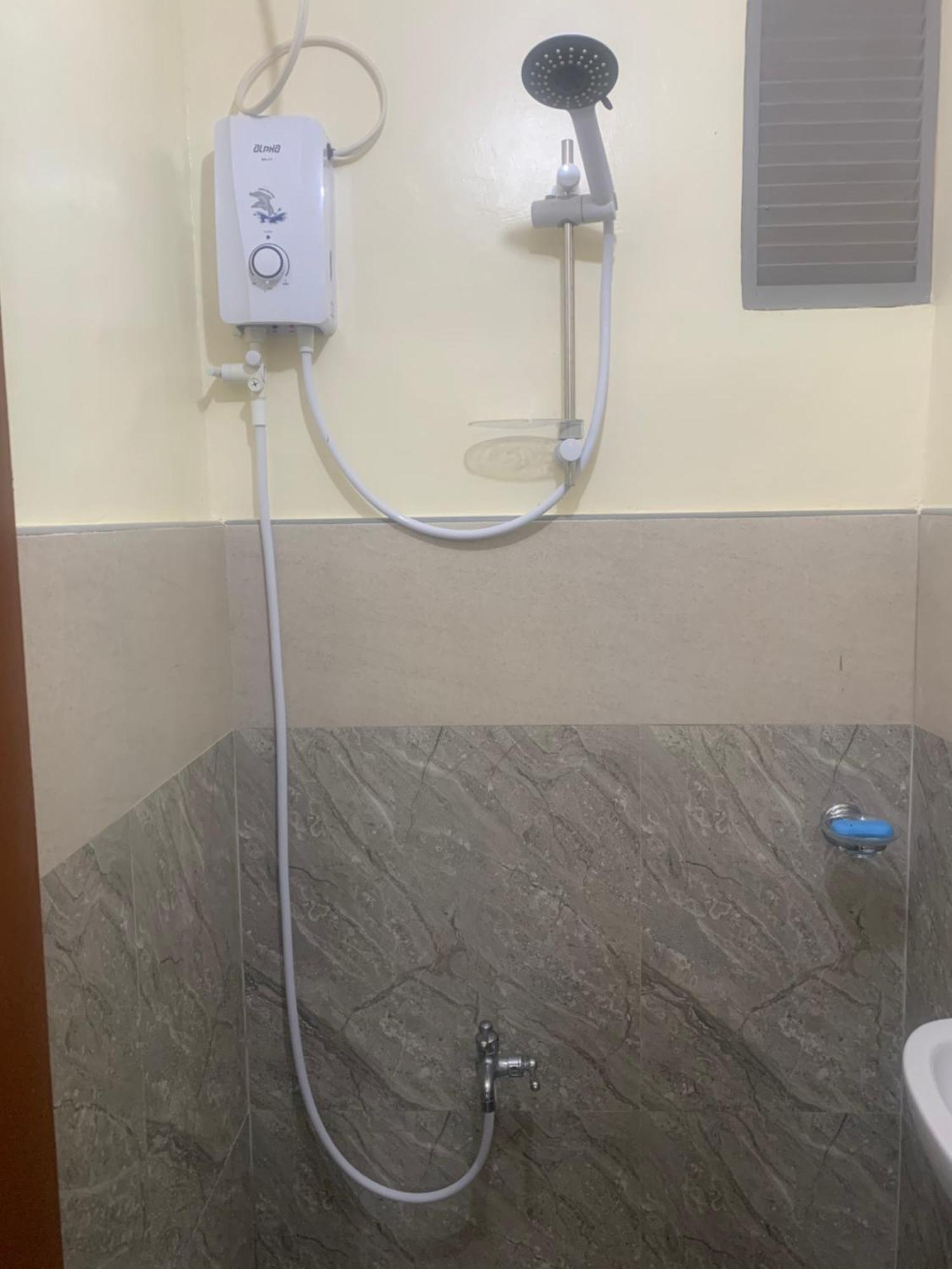 Zl Travelers Inn Batuan 外观 照片
